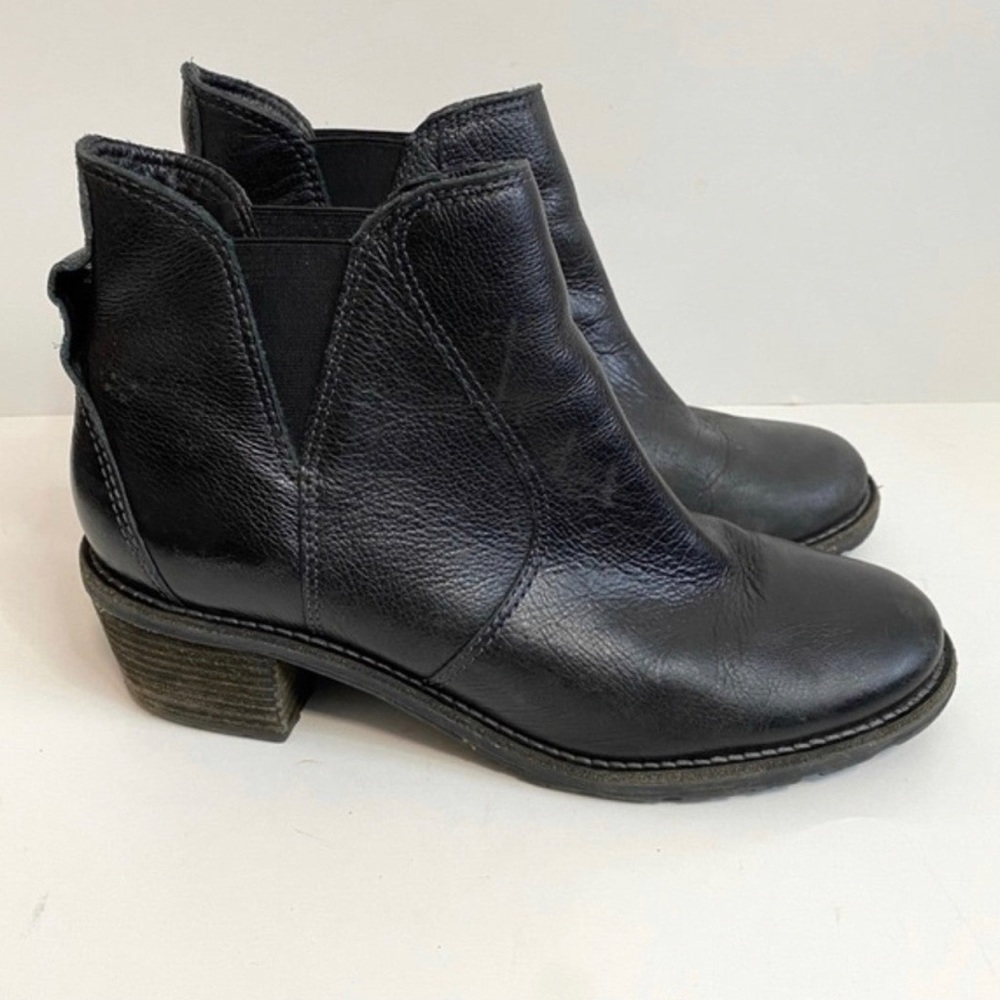 LL Bean Black Leather Slip On Heeled Chelsea Ankle
Boots